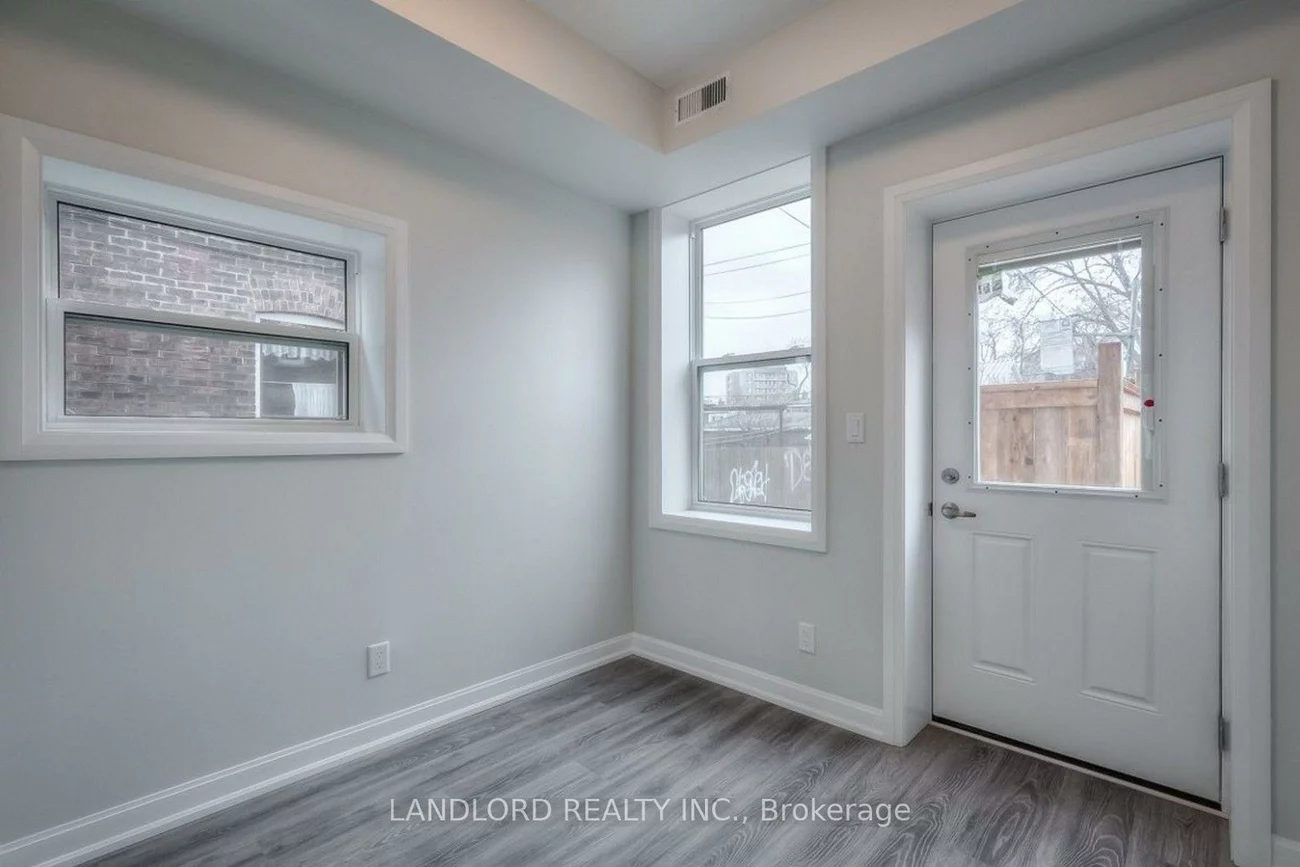 82, Parkway, Roncesvalles, Toronto