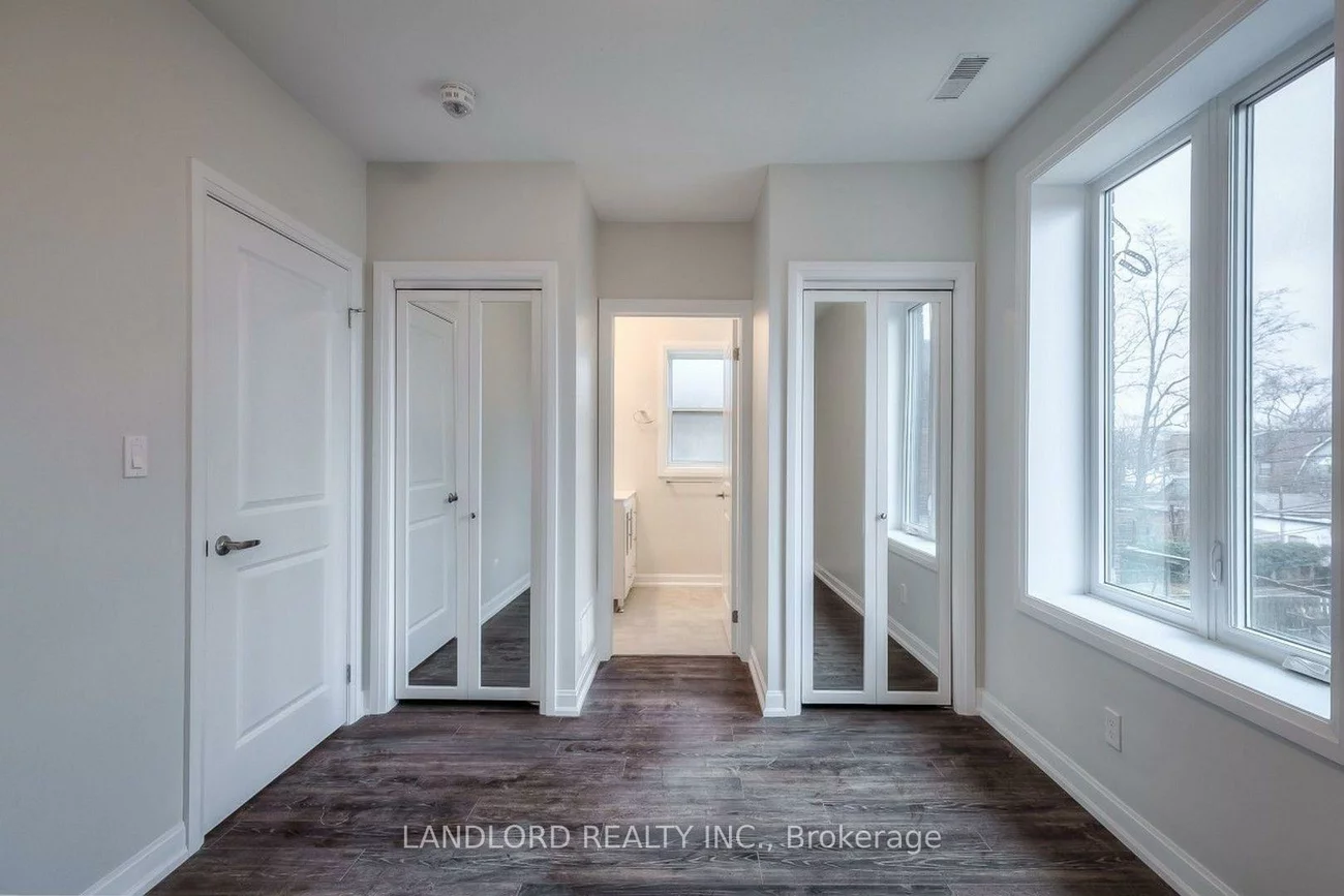 82, Parkway, Roncesvalles, Toronto