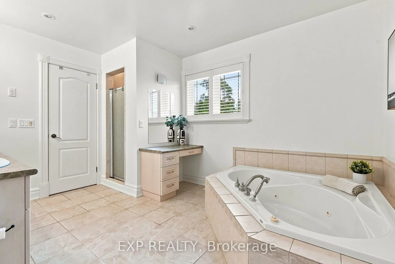 101, Cannon, Stonegate-Queensway, Toronto
