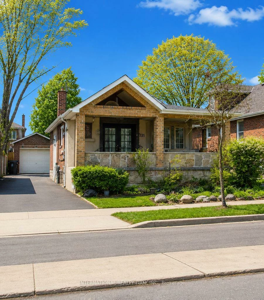 221, Church, Humberlea-Pelmo Park W4, Toronto
