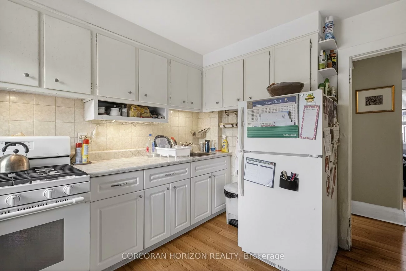 355, Parkside, High Park-Swansea, Toronto
