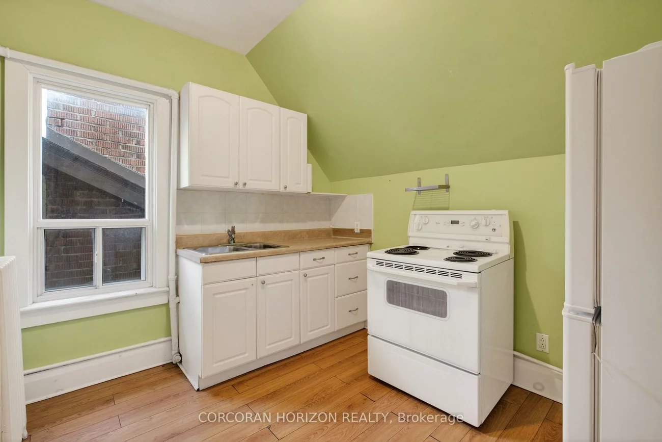 355, Parkside, High Park-Swansea, Toronto