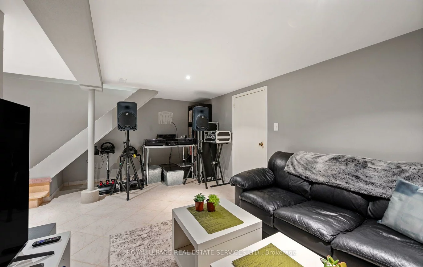 613, Beresford, Runnymede-Bloor West Village, Toronto