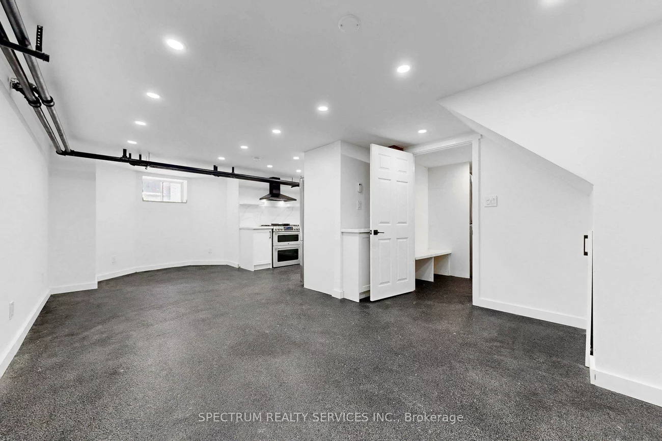 86, Church, Weston, Toronto
