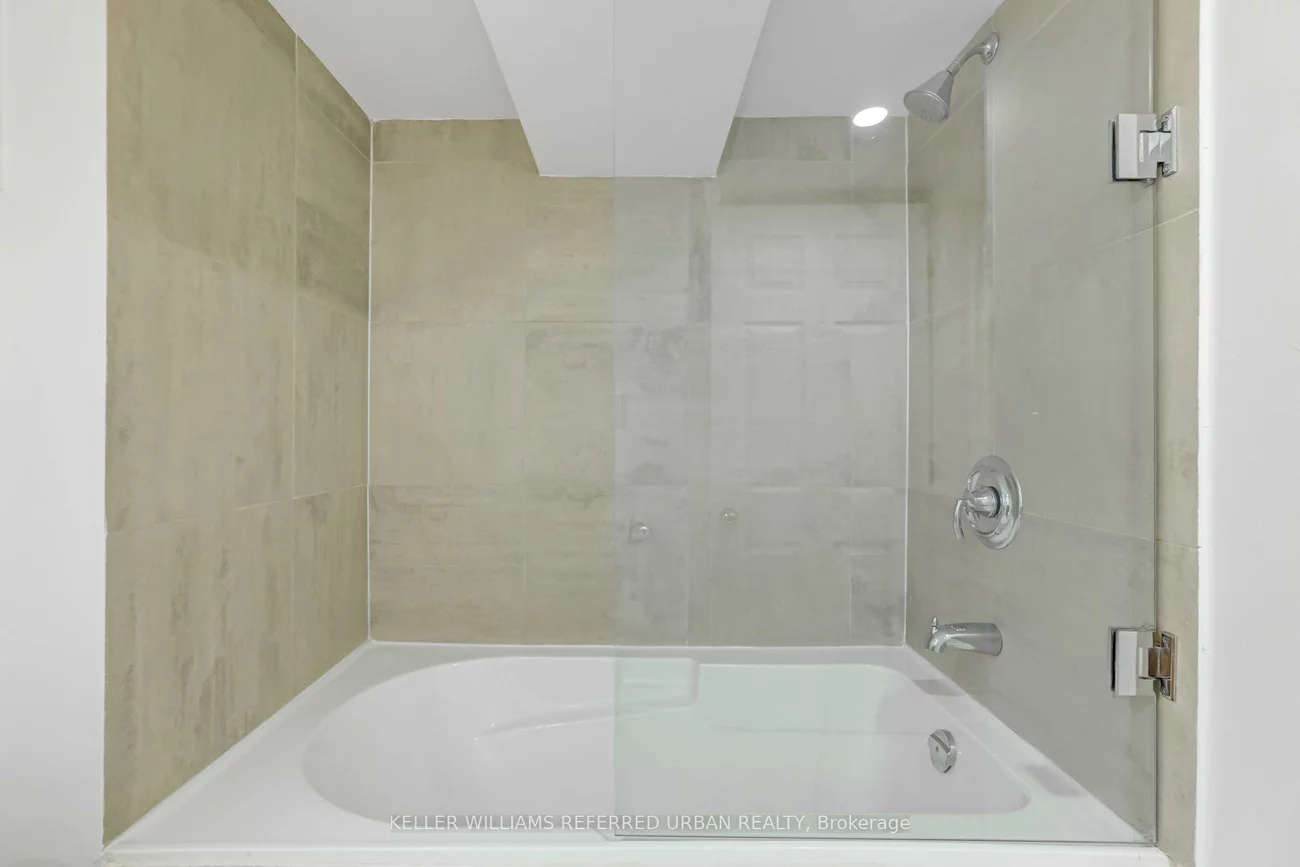 2522, Lake Shore, Mimico, Toronto