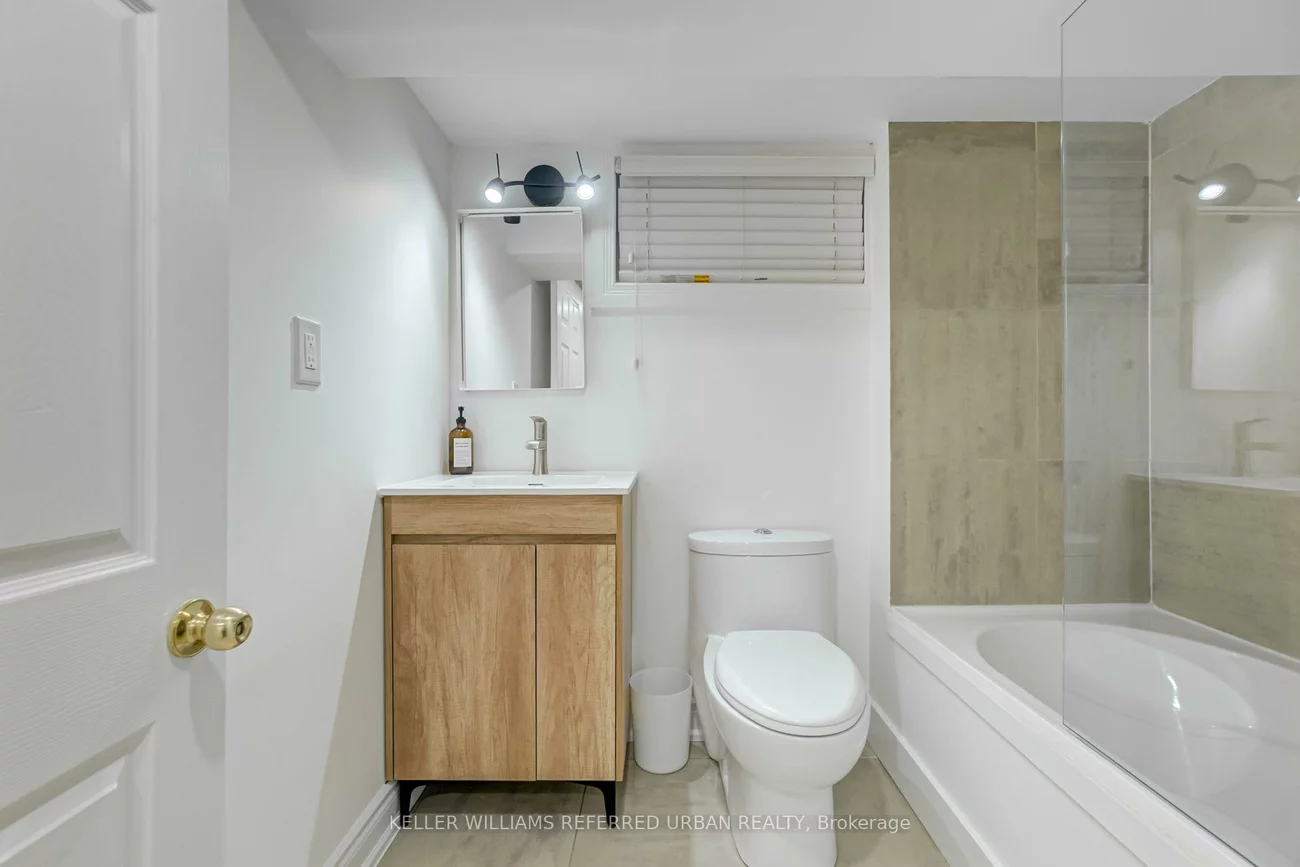 2522, Lake Shore, Mimico, Toronto