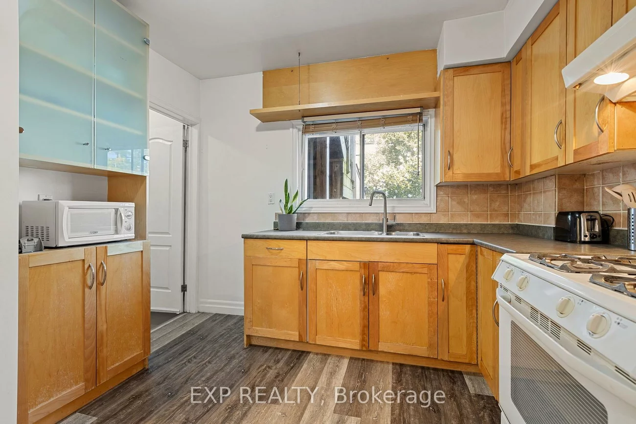 60, Parkdale, High Park-Swansea, Toronto