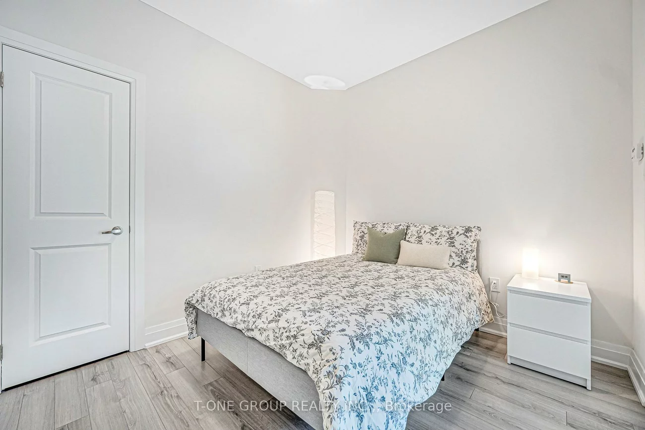 17, Wild Rose, Rustic, Toronto