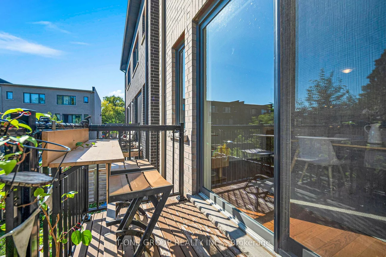 17, Wild Rose, Rustic, Toronto