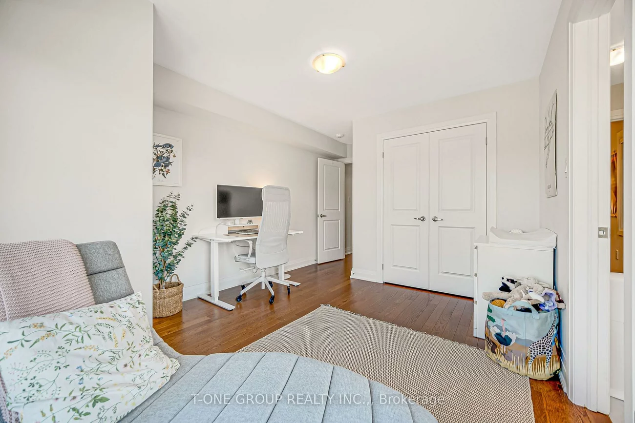 17, Wild Rose, Rustic, Toronto