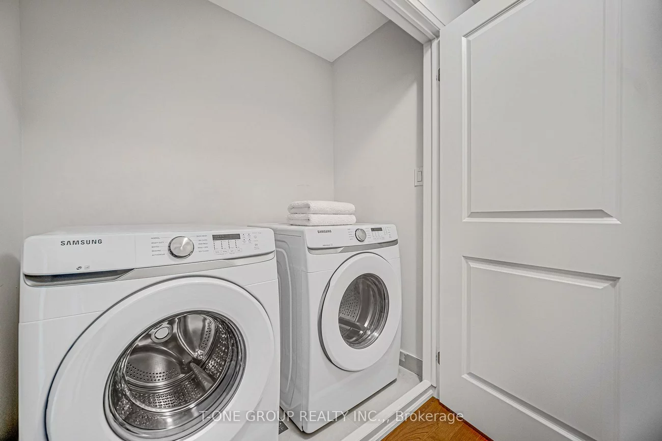 17, Wild Rose, Rustic, Toronto