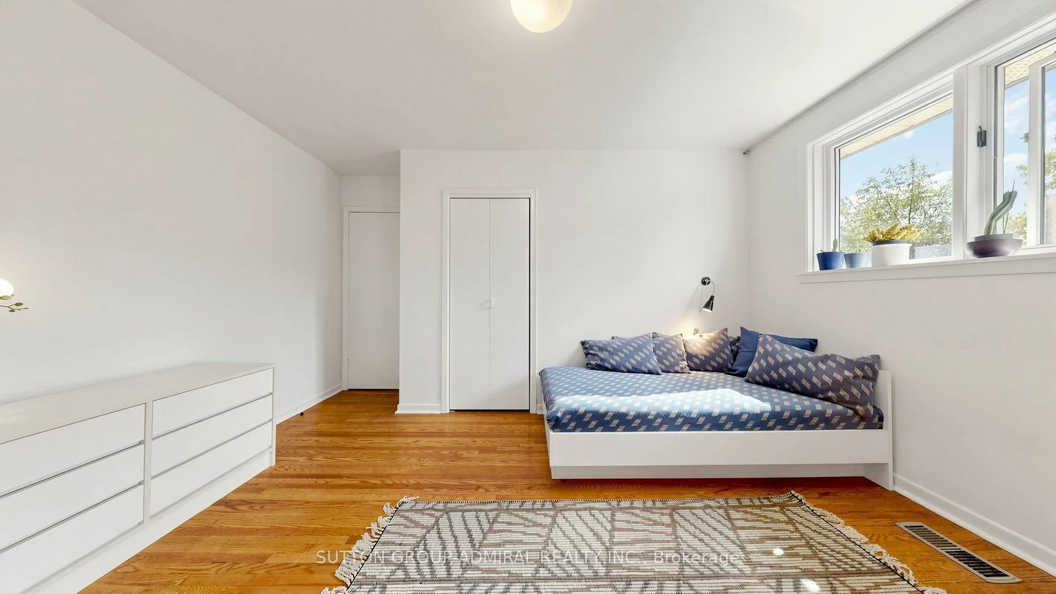 27, Warlingham, Eringate-Centennial-West Deane, Toronto