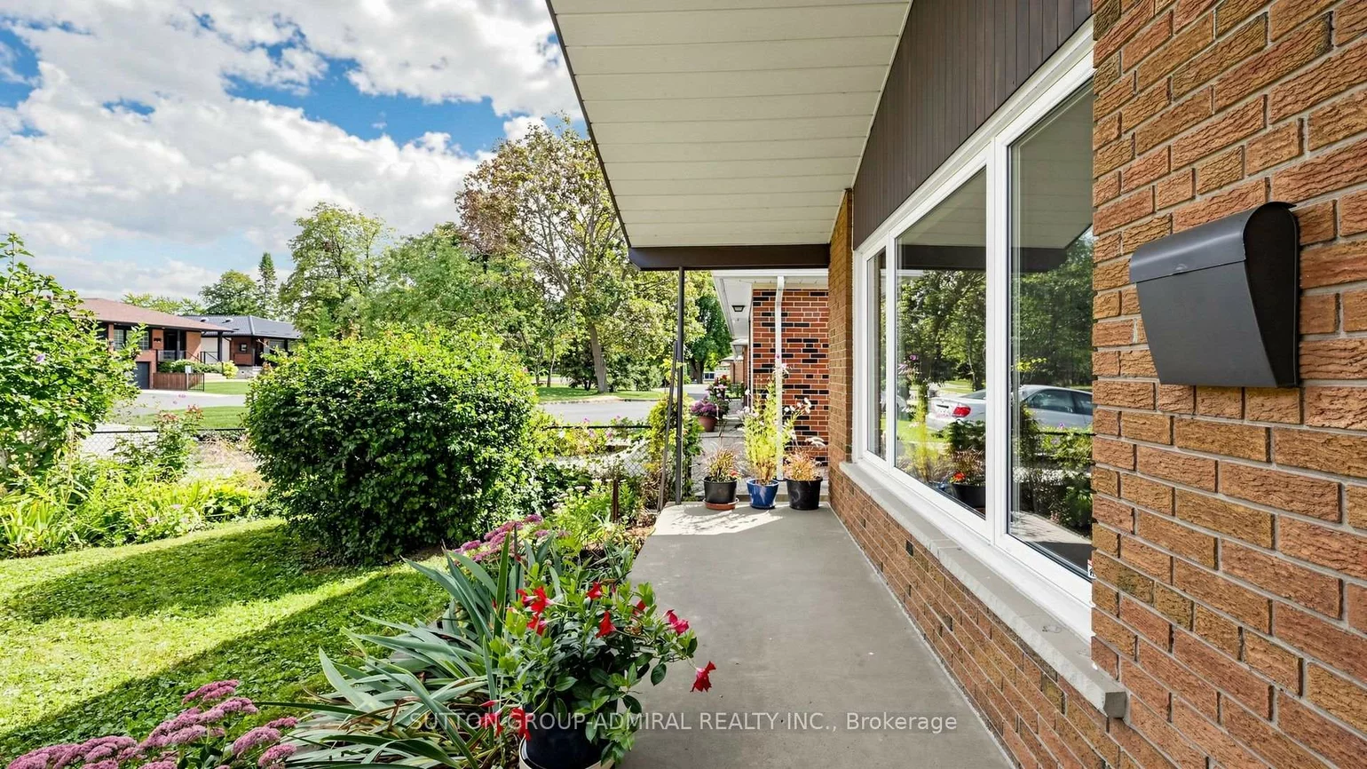 27, Warlingham, Eringate-Centennial-West Deane, Toronto