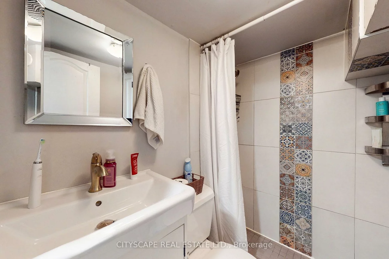 467, Keele, Junction Area, Toronto