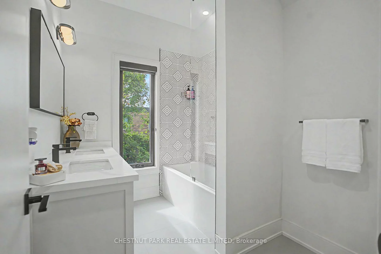 150, Sheldon, Alderwood, Toronto