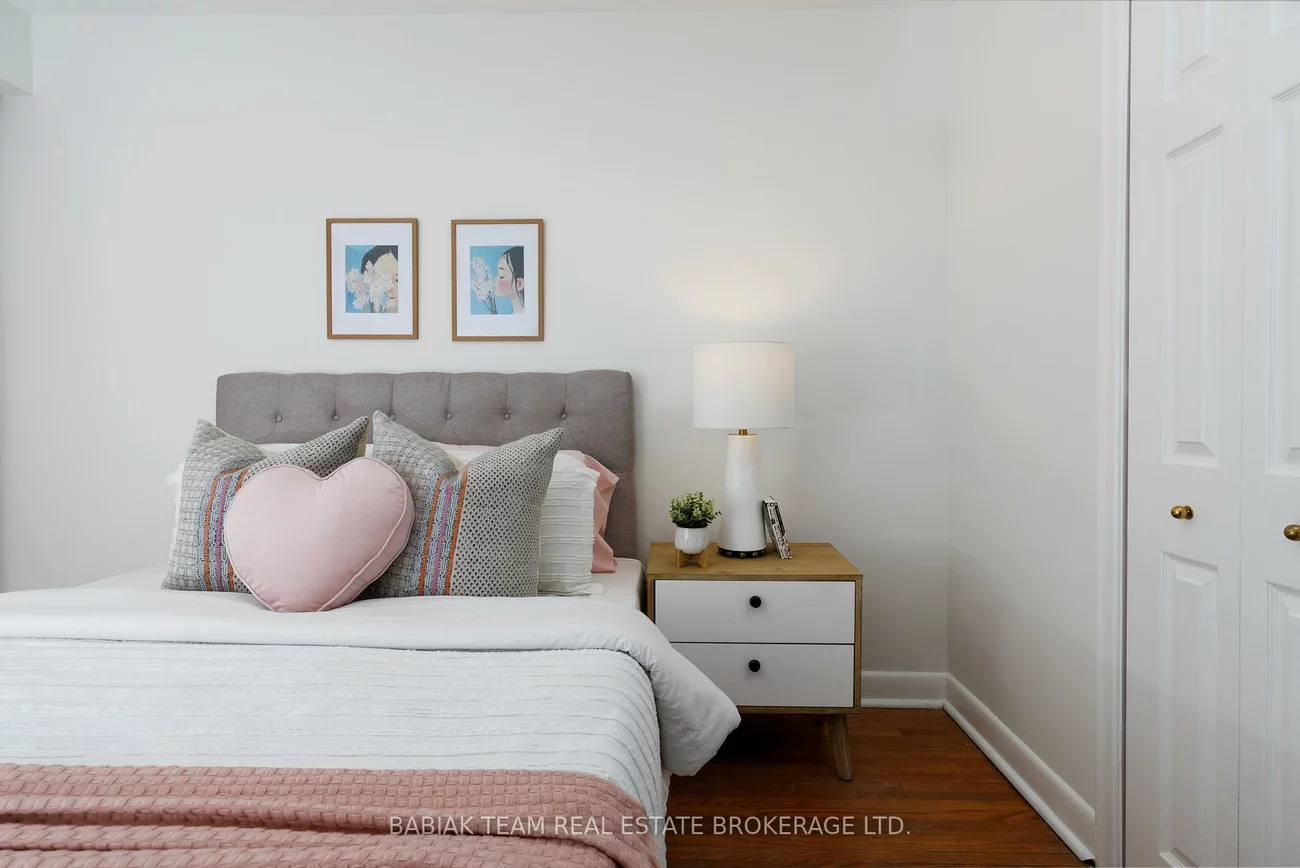 9, Camborne, Downsview-Roding-CFB, Toronto