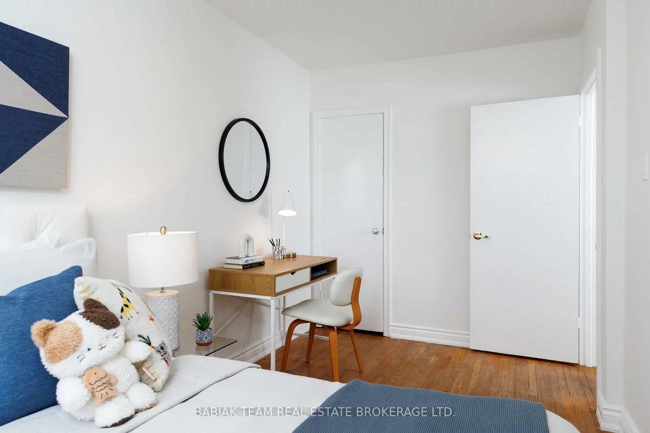 9, Camborne, Downsview-Roding-CFB, Toronto