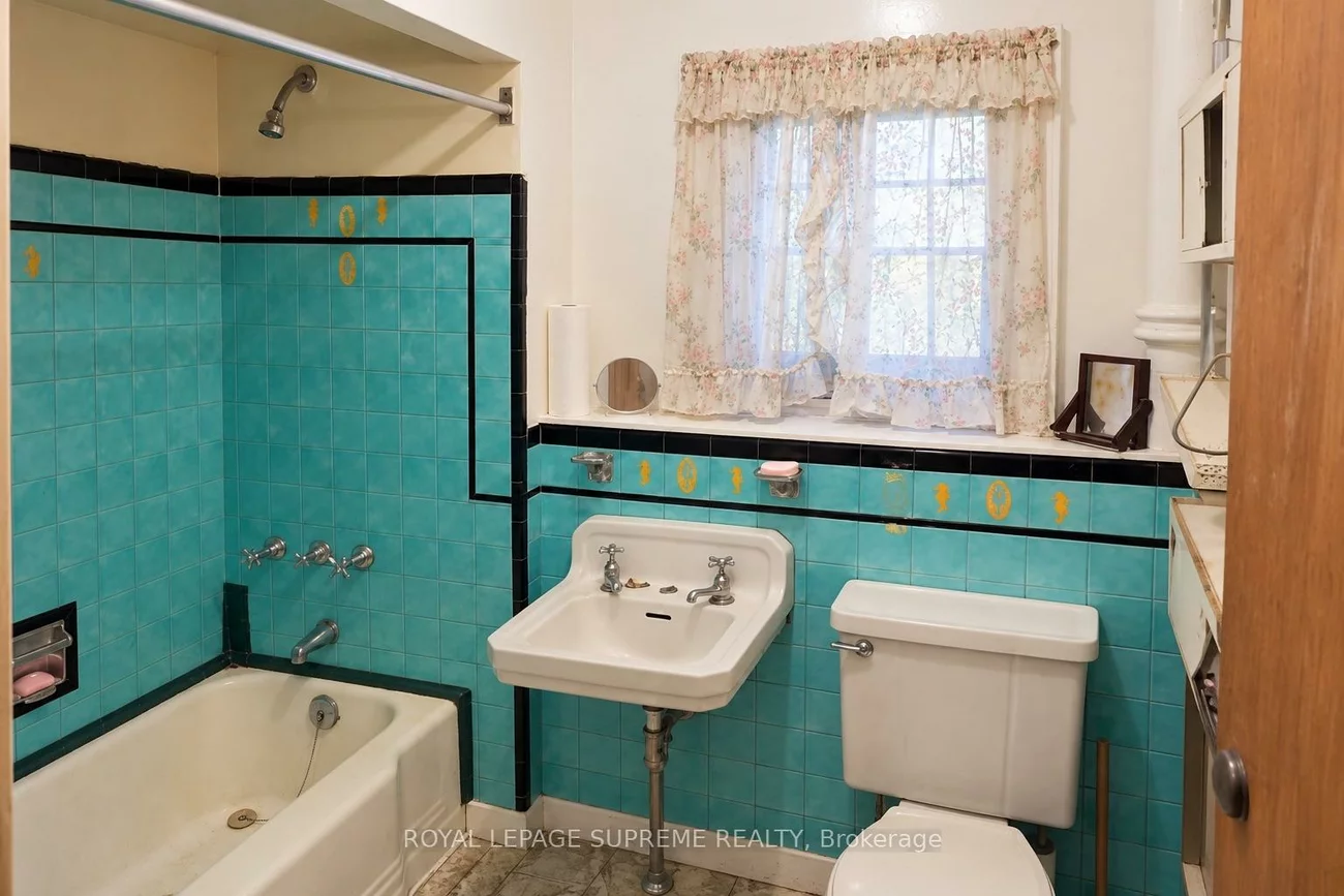48, Mould, Rockcliffe-Smythe, Toronto