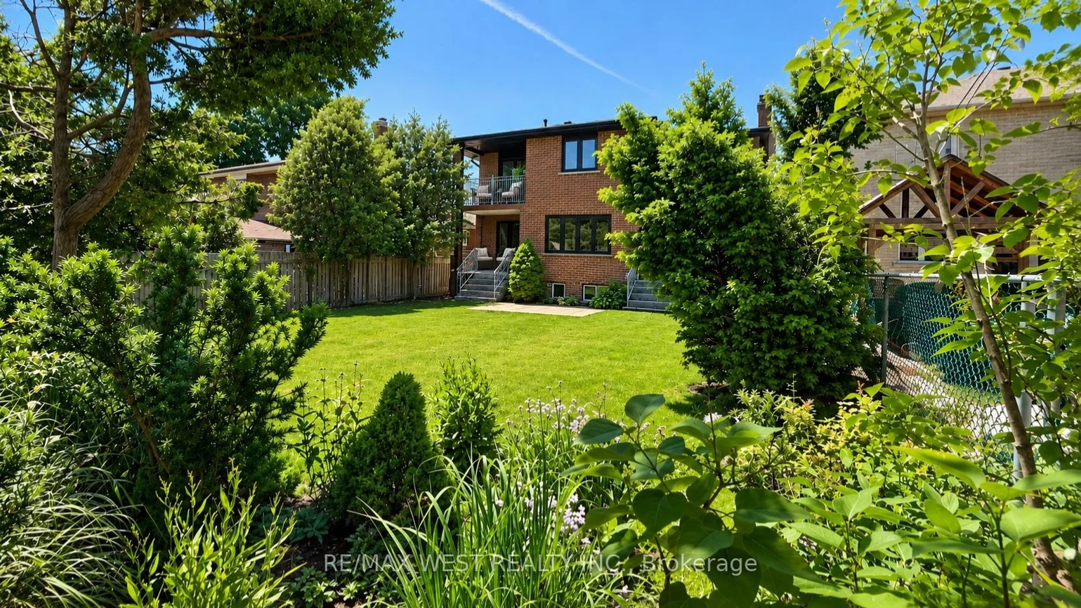 65, Foch, Alderwood, Toronto