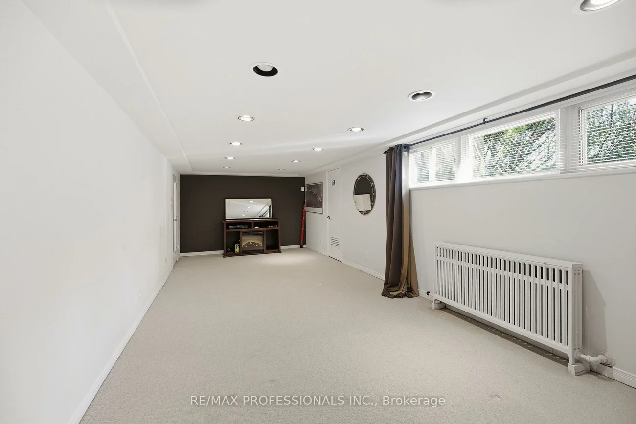 60, Fernalroy, Stonegate-Queensway, Toronto