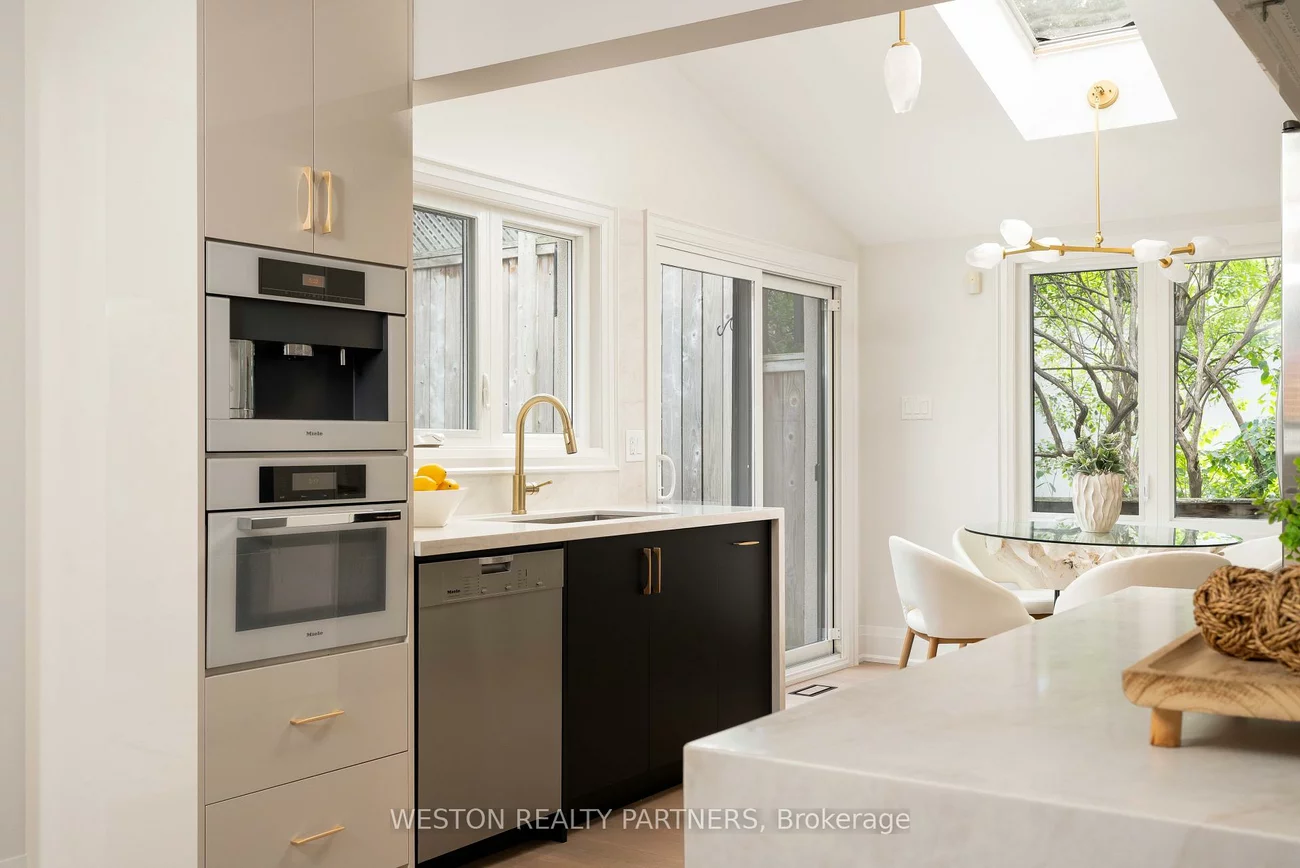 19, Mattice, Islington-City Centre West, Toronto