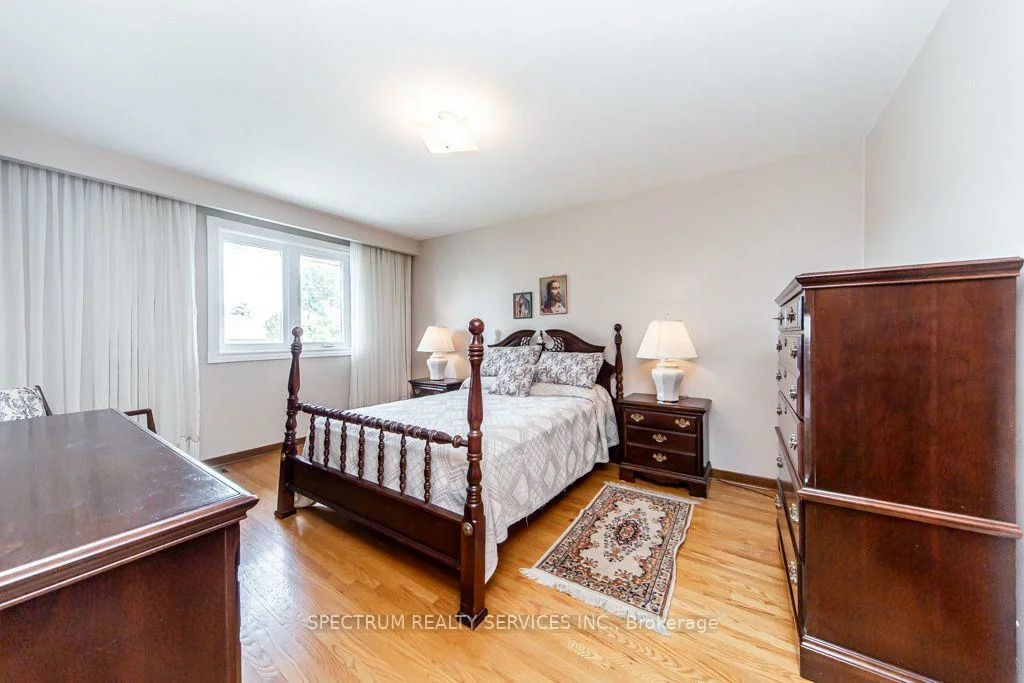 16, Burin, Eringate-Centennial-West Deane, Toronto