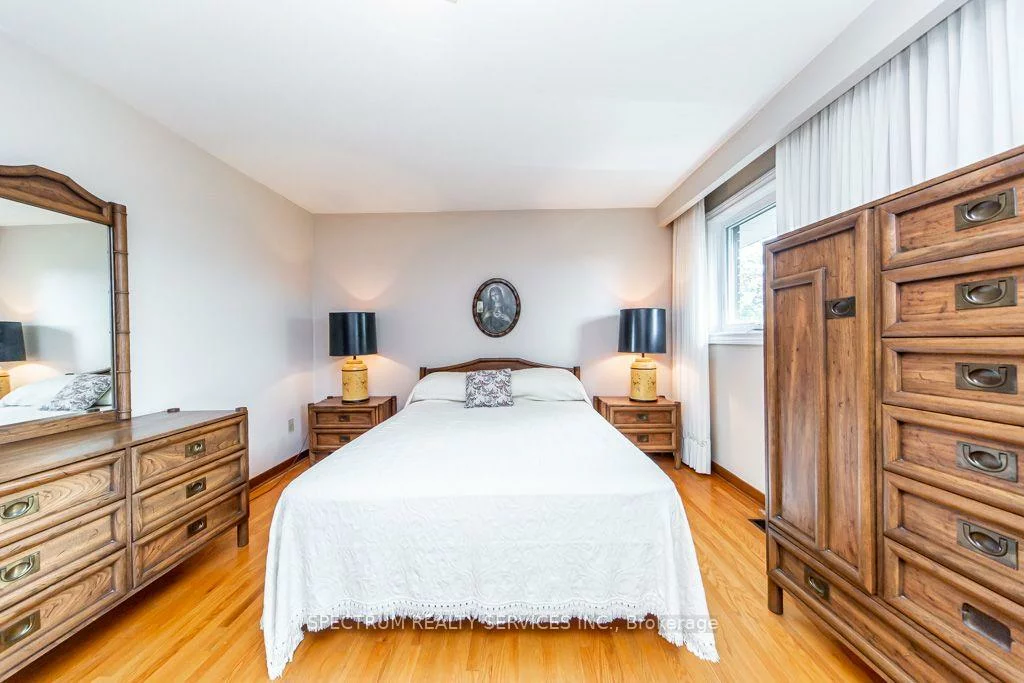 16, Burin, Eringate-Centennial-West Deane, Toronto