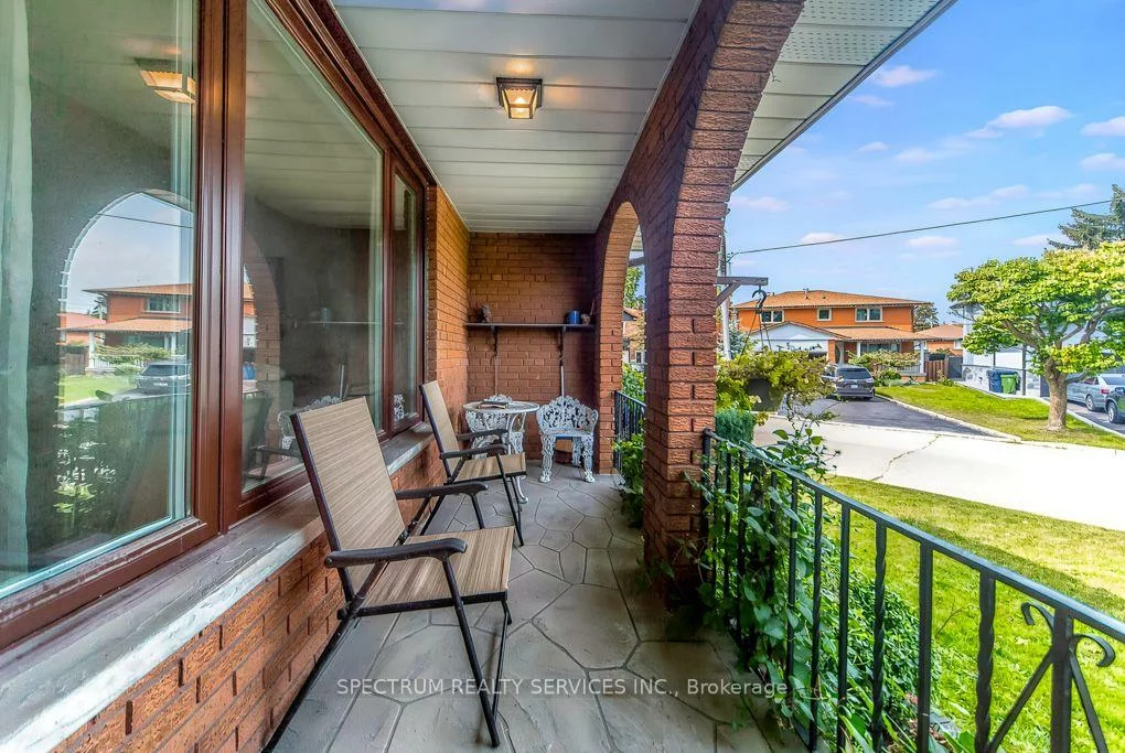 16, Burin, Eringate-Centennial-West Deane, Toronto