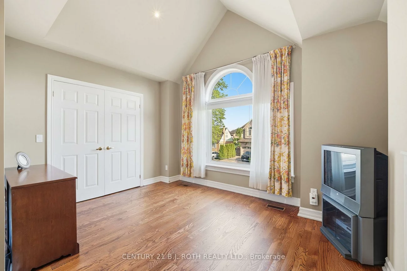 20, Creston, Yorkdale-Glen Park, Toronto