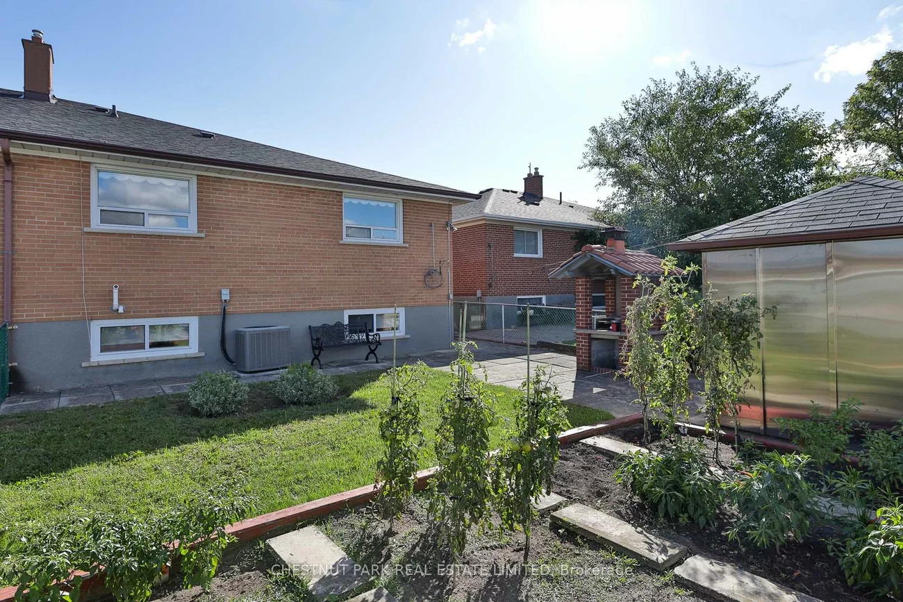28, Charrington, Glenfield-Jane Heights, Toronto
