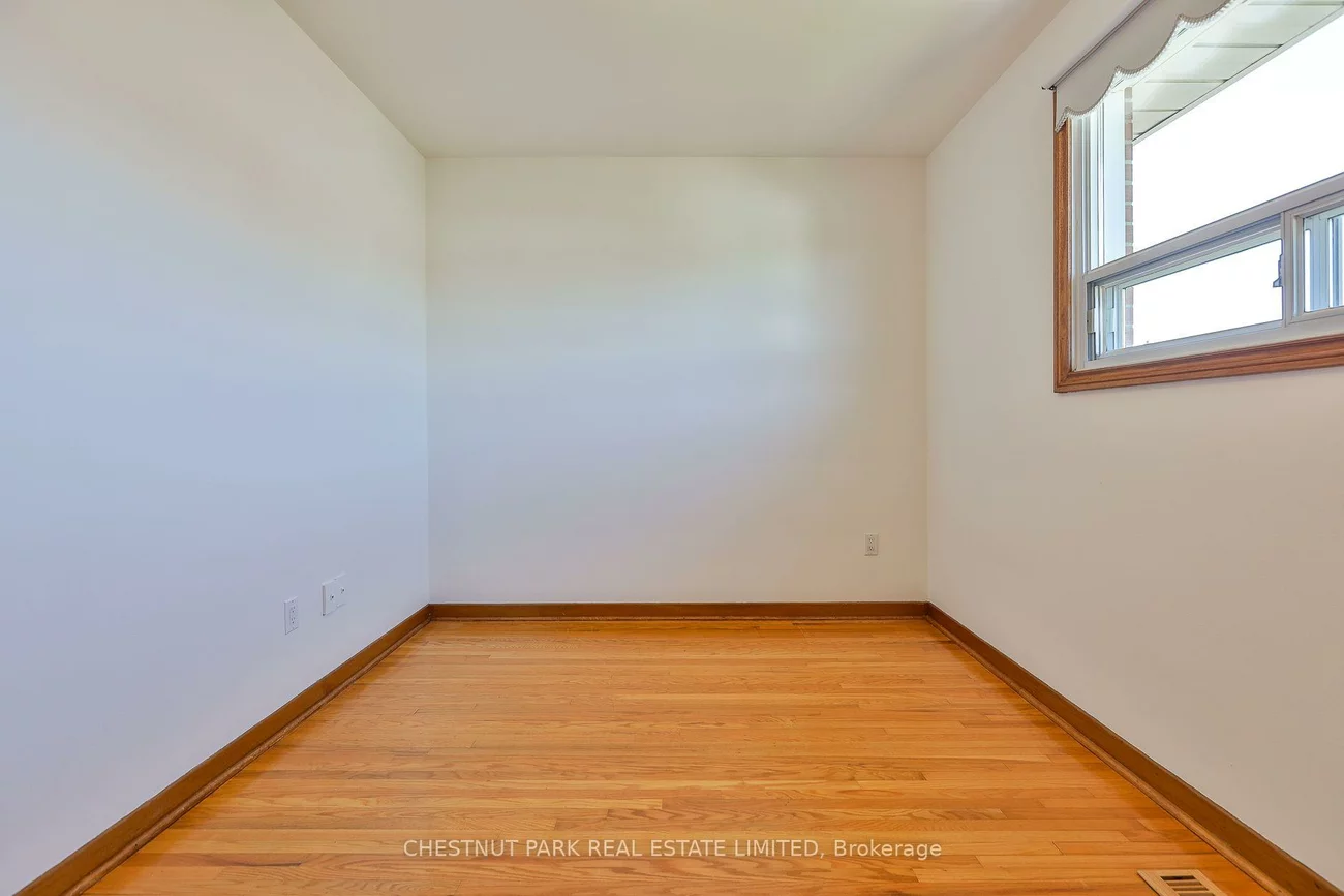 28, Charrington, Glenfield-Jane Heights, Toronto