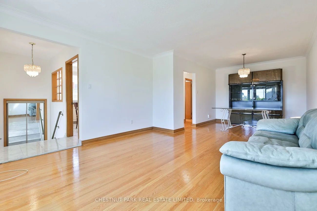28, Charrington, Glenfield-Jane Heights, Toronto