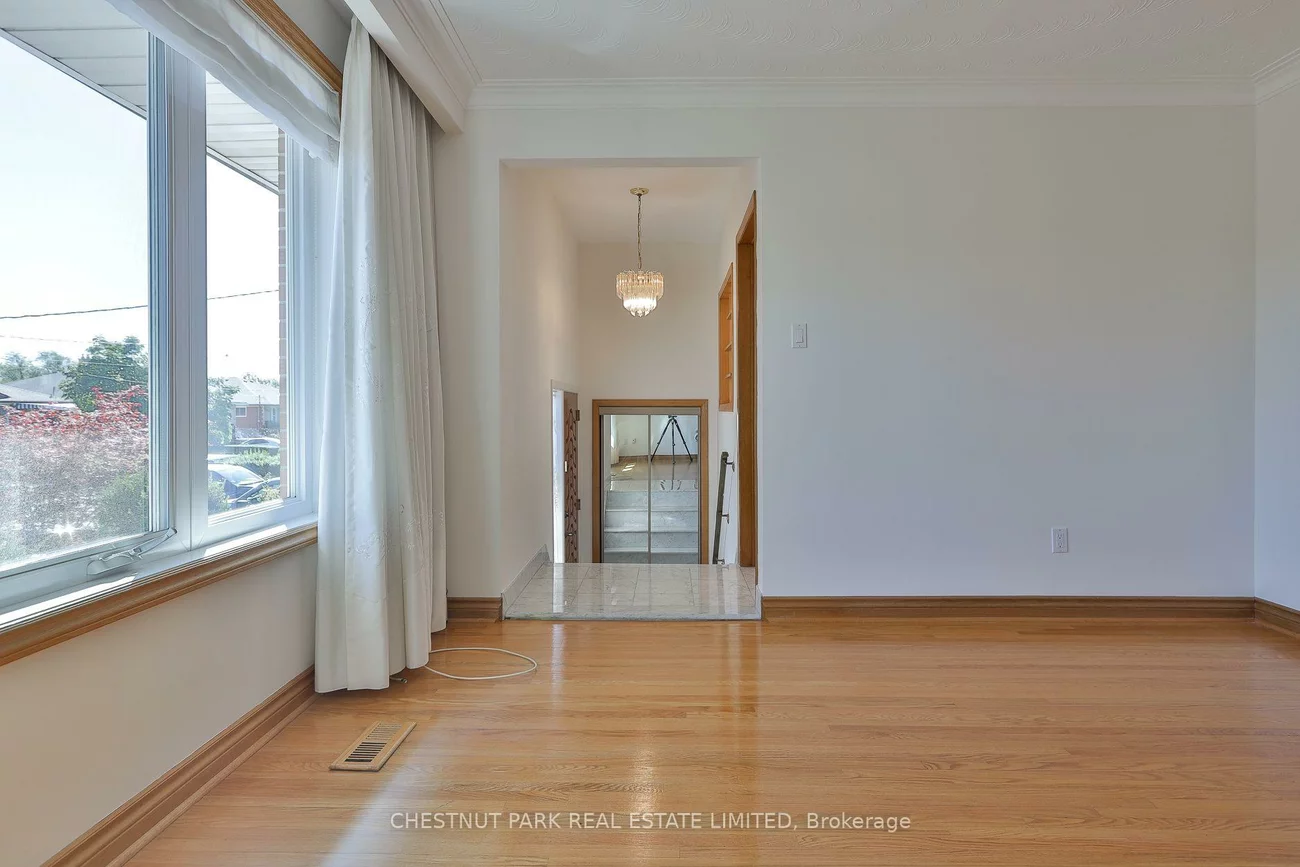 28, Charrington, Glenfield-Jane Heights, Toronto