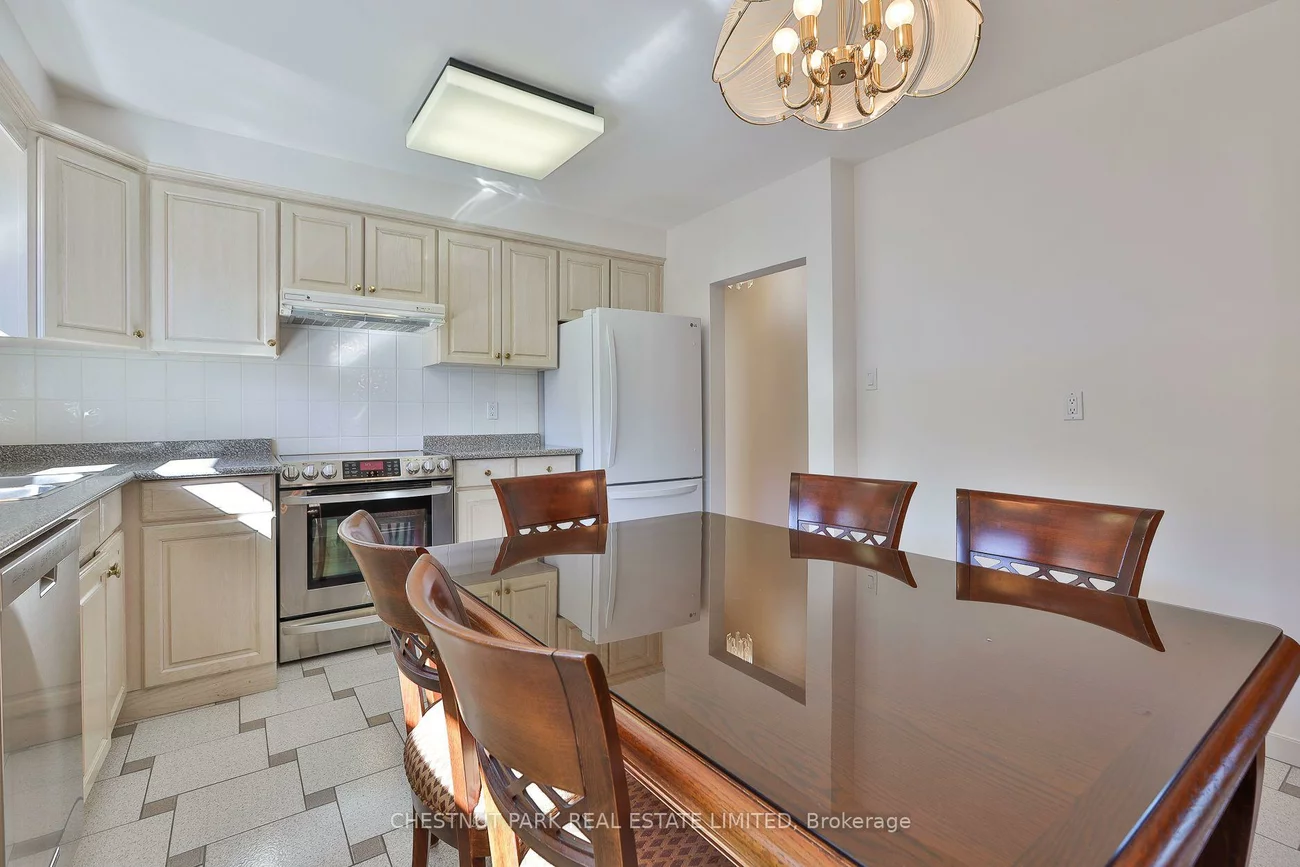 28, Charrington, Glenfield-Jane Heights, Toronto