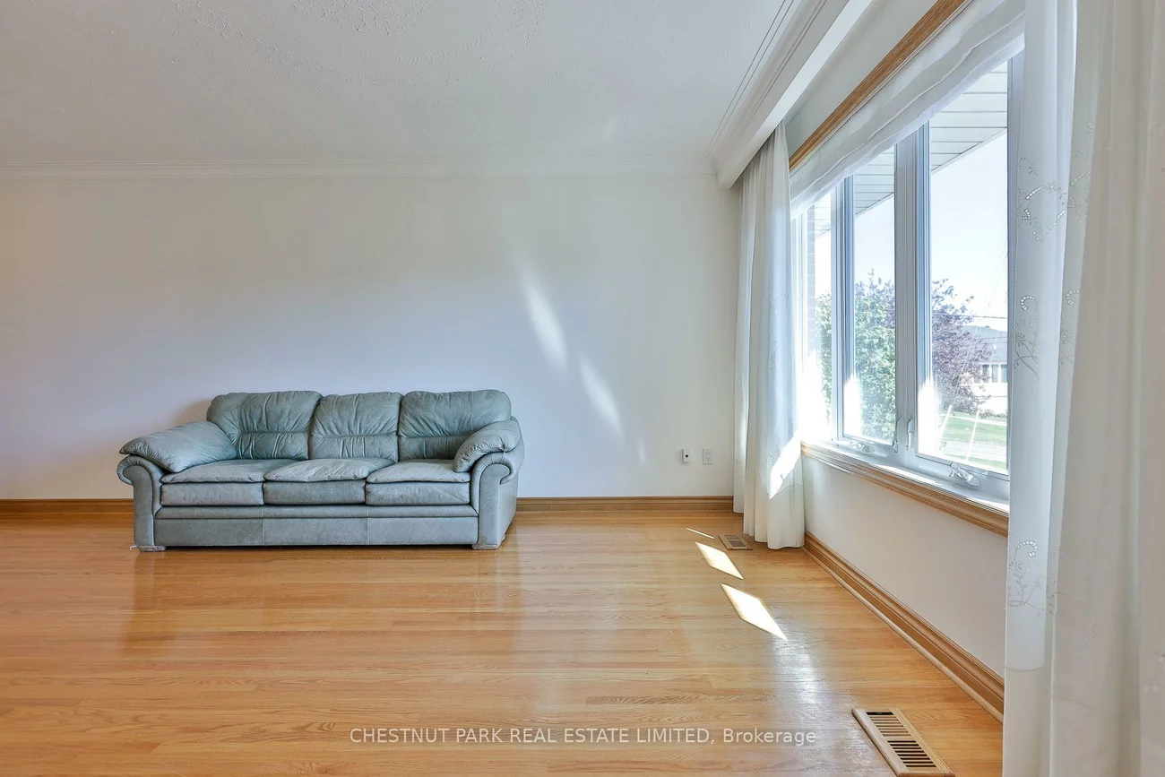 28, Charrington, Glenfield-Jane Heights, Toronto