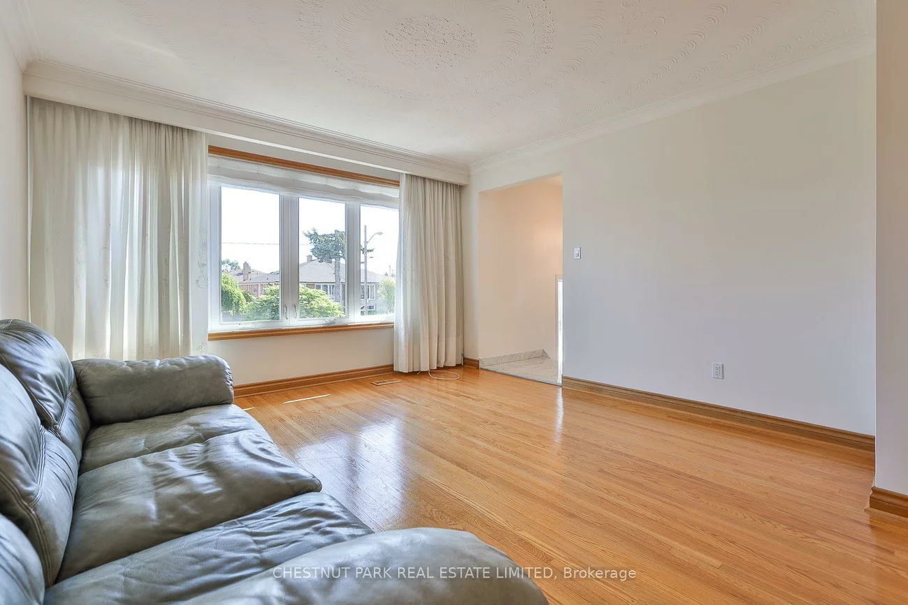 28, Charrington, Glenfield-Jane Heights, Toronto
