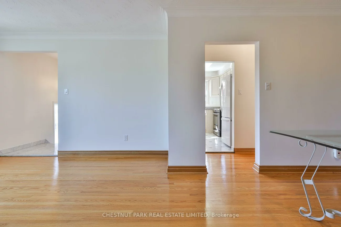 28, Charrington, Glenfield-Jane Heights, Toronto