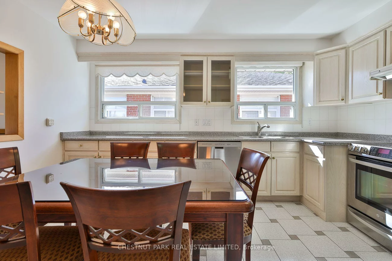 28, Charrington, Glenfield-Jane Heights, Toronto