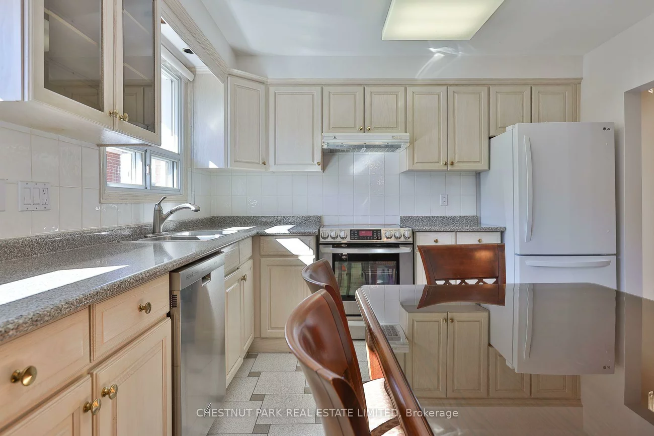 28, Charrington, Glenfield-Jane Heights, Toronto