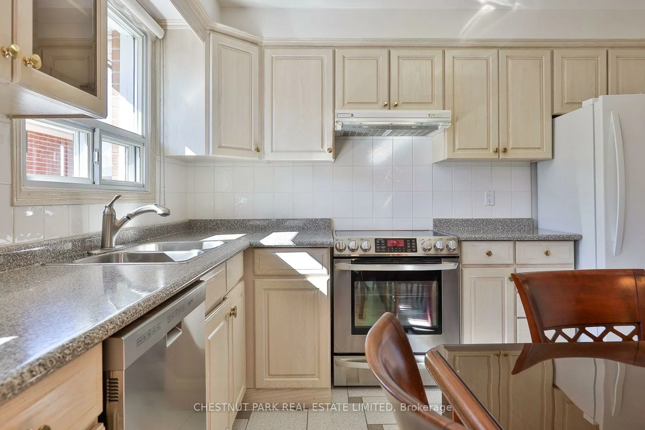 28, Charrington, Glenfield-Jane Heights, Toronto