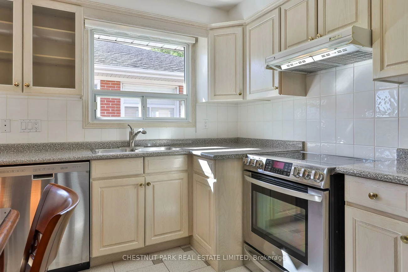 28, Charrington, Glenfield-Jane Heights, Toronto