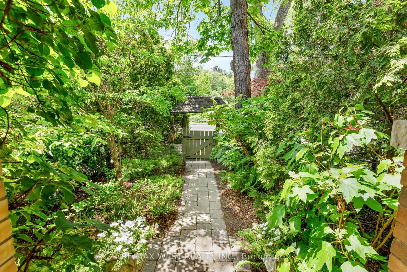 499, Parkside, High Park-Swansea, Toronto