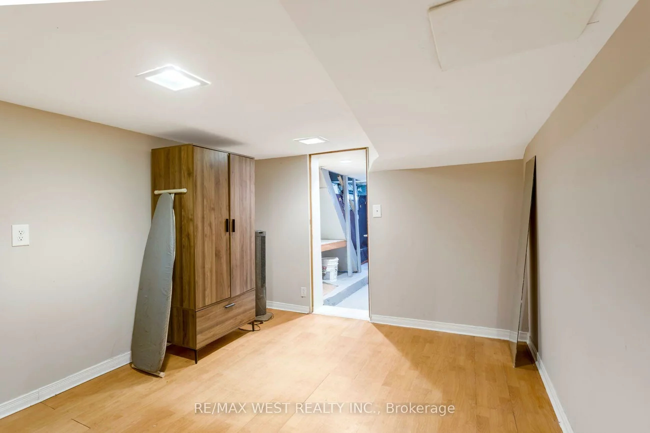 195, Dunn, South Parkdale, Toronto