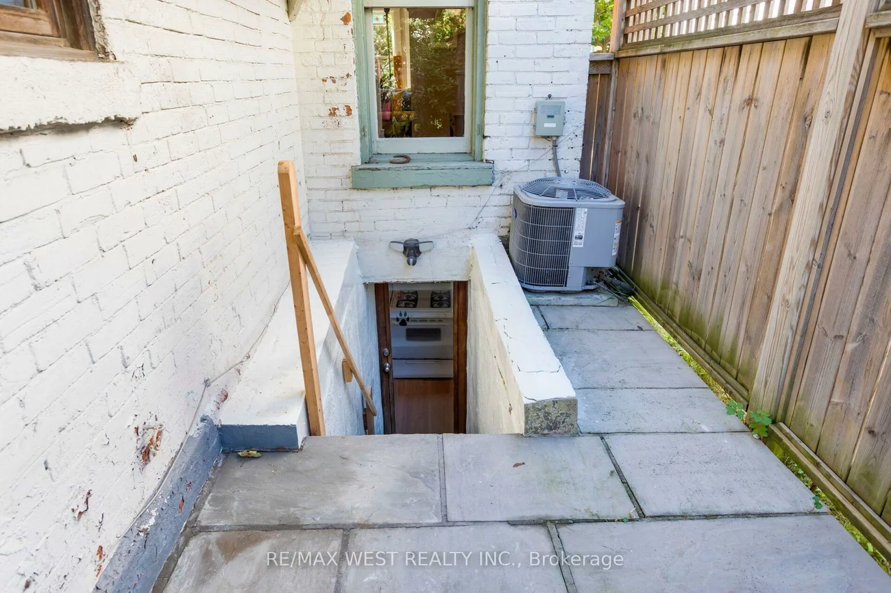 195, Dunn, South Parkdale, Toronto