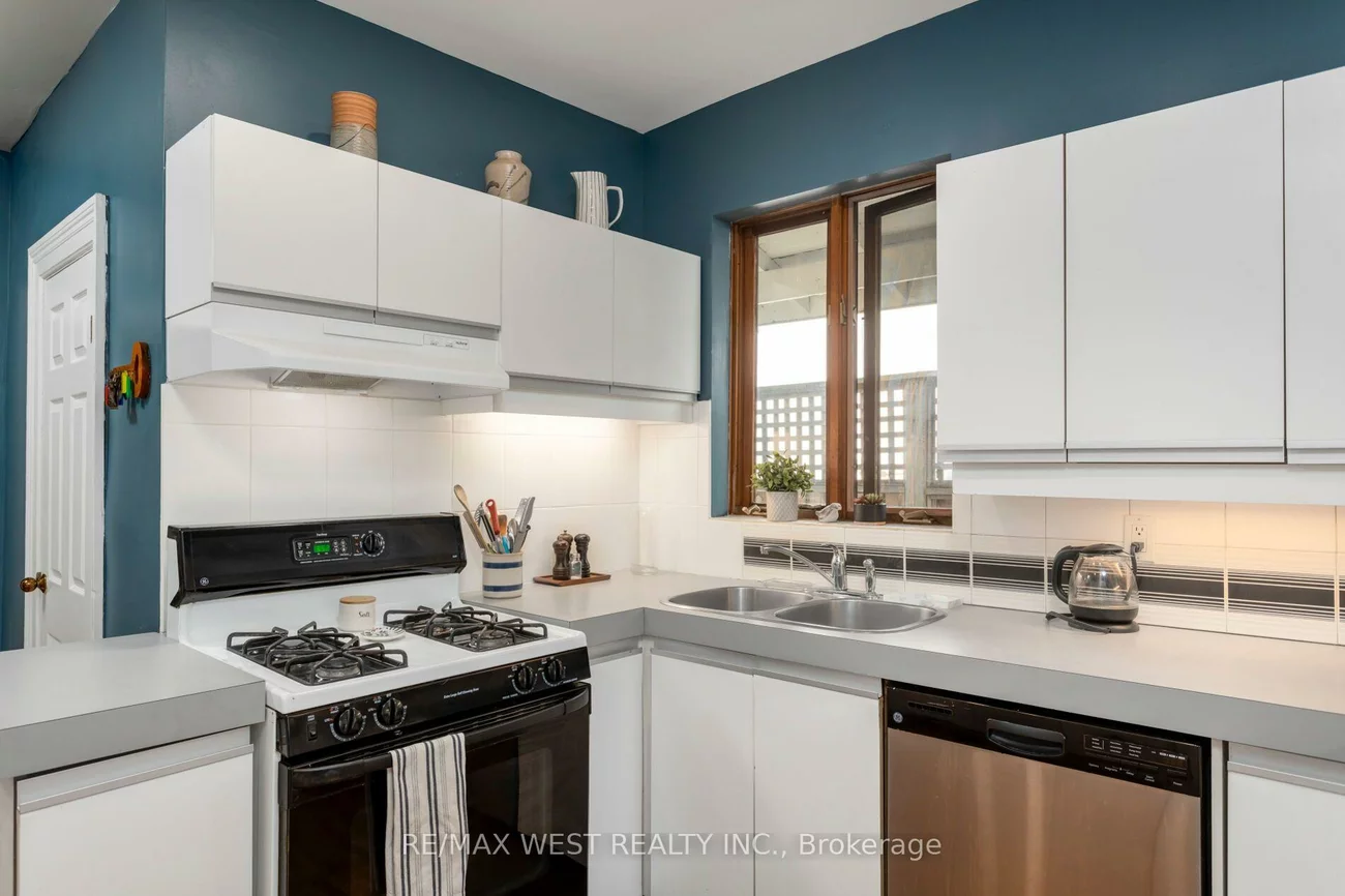 195, Dunn, South Parkdale, Toronto