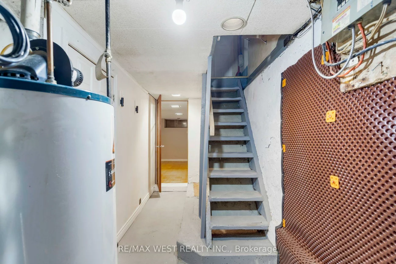 195, Dunn, South Parkdale, Toronto
