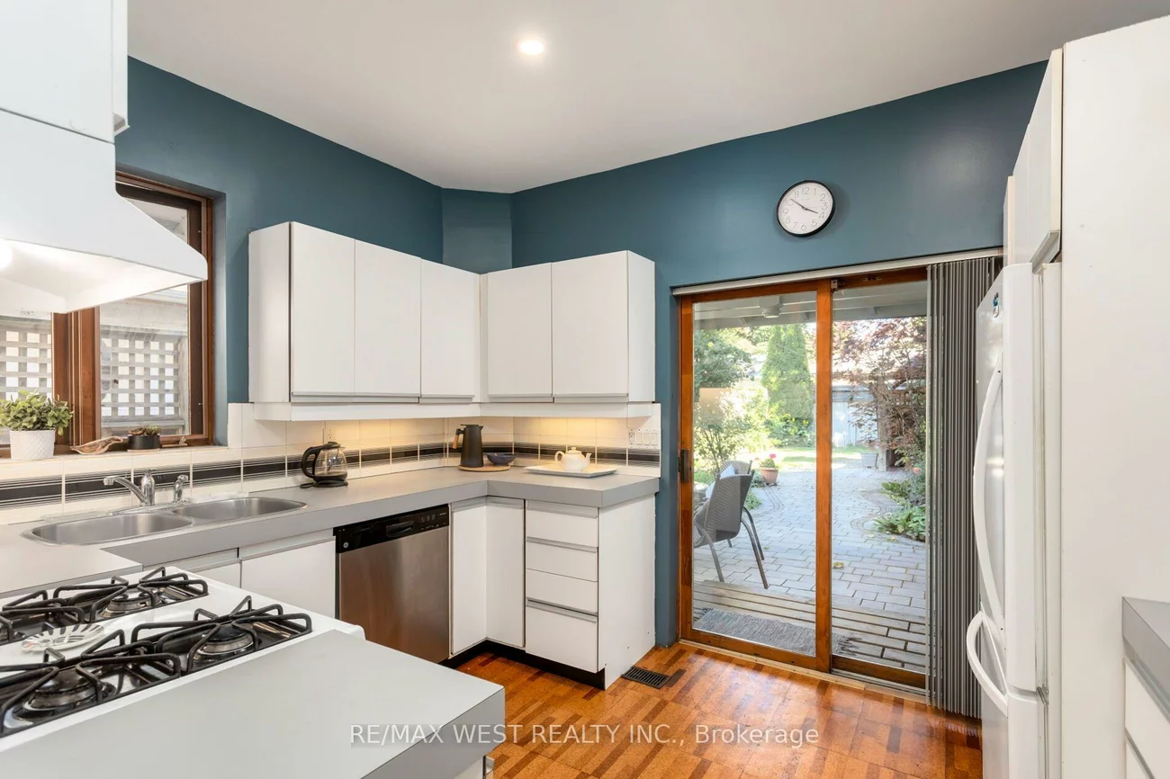 195, Dunn, South Parkdale, Toronto