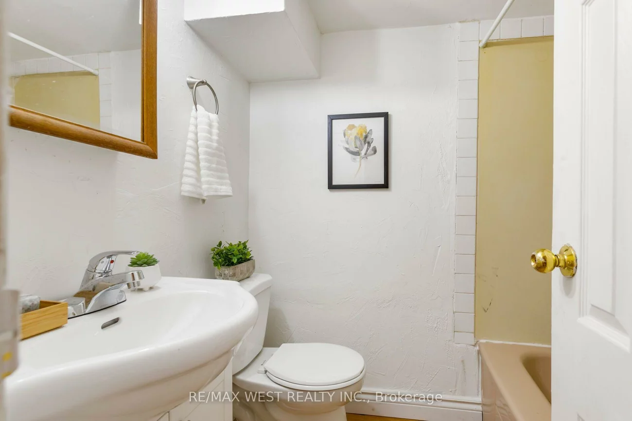195, Dunn, South Parkdale, Toronto