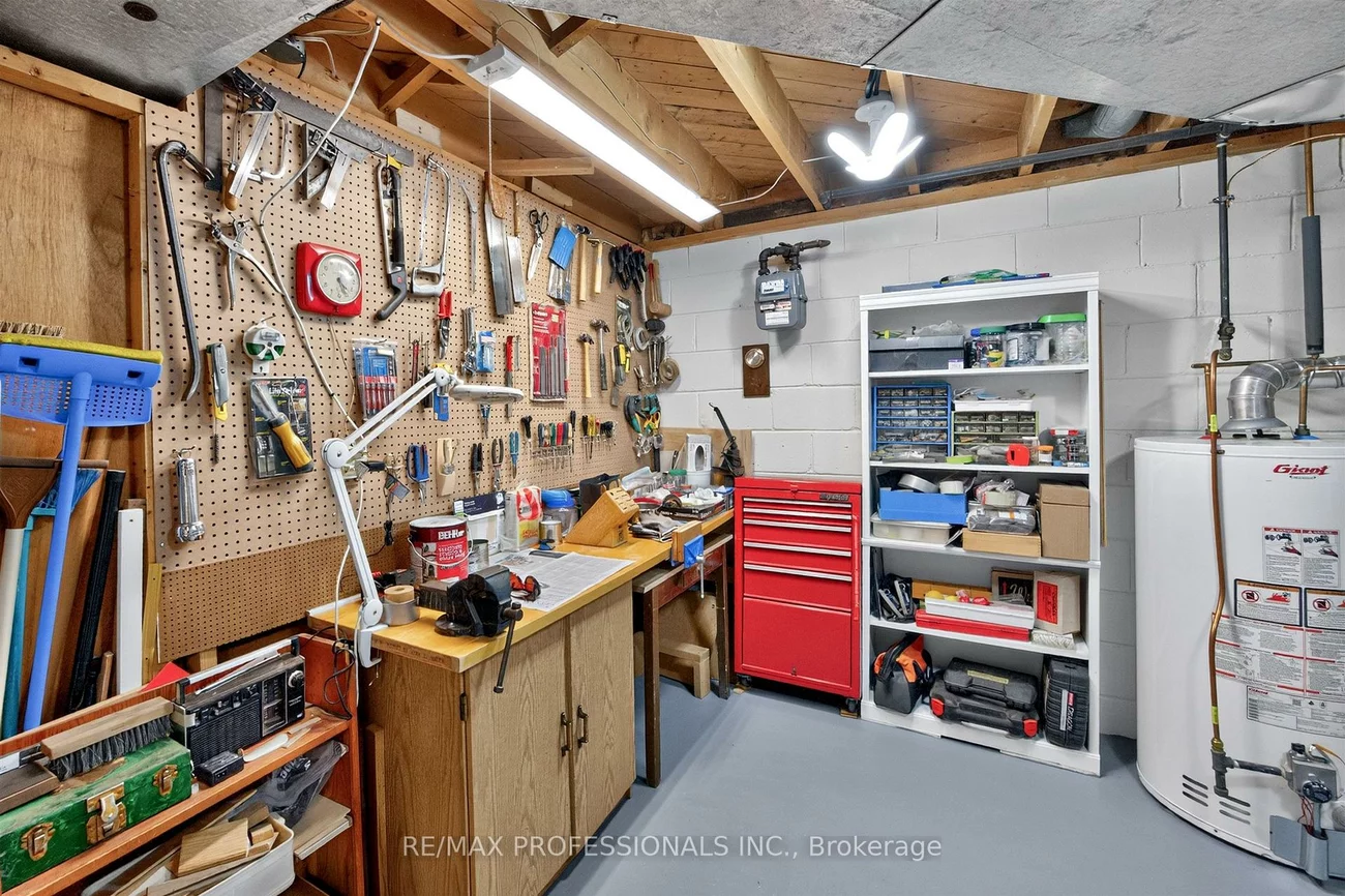 302, La Rose, Willowridge-Martingrove-Richview, Toronto