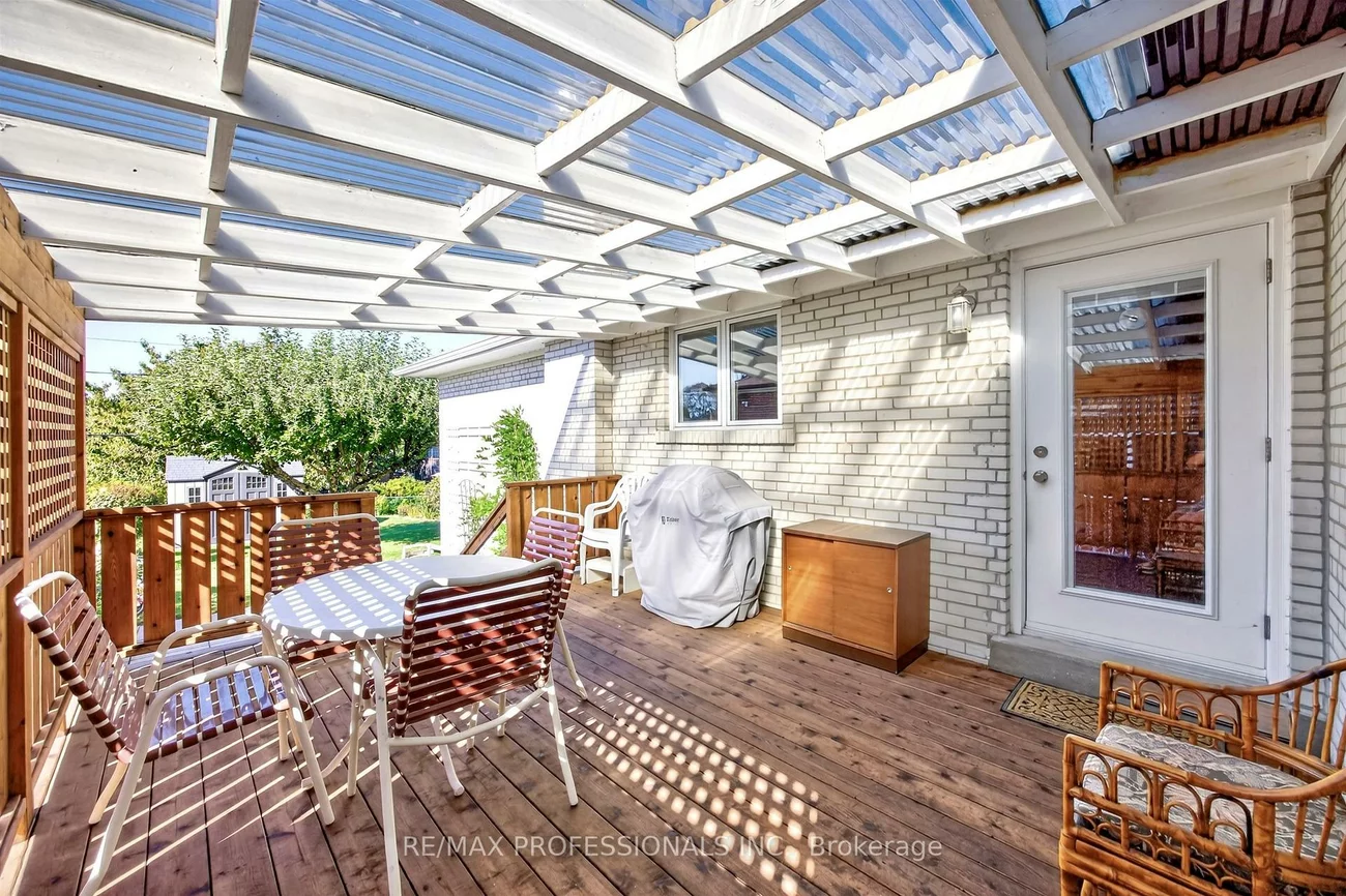 302, La Rose, Willowridge-Martingrove-Richview, Toronto